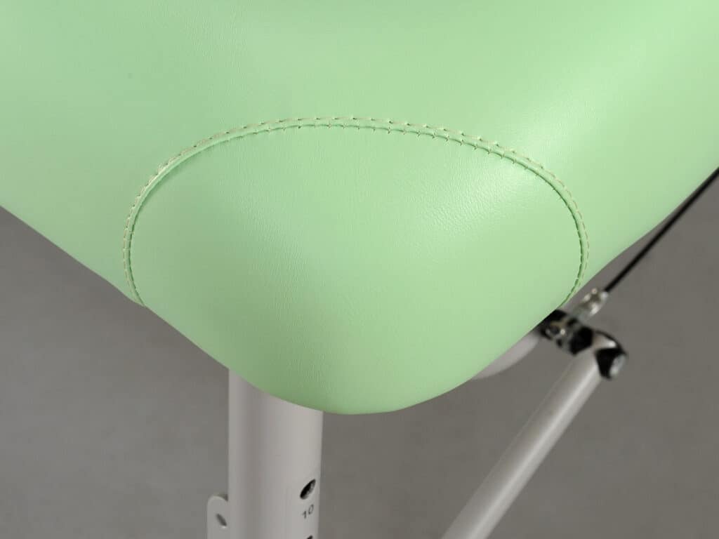 Esteticky zaoblené rohy stola