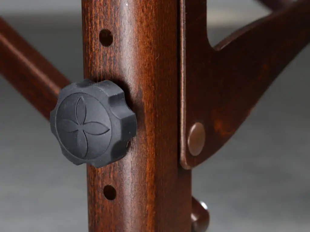 Pohodlná gumová nastavovacia matica s logom Habys a ďalšou vrstvou plstených ochranných drevených prvkov